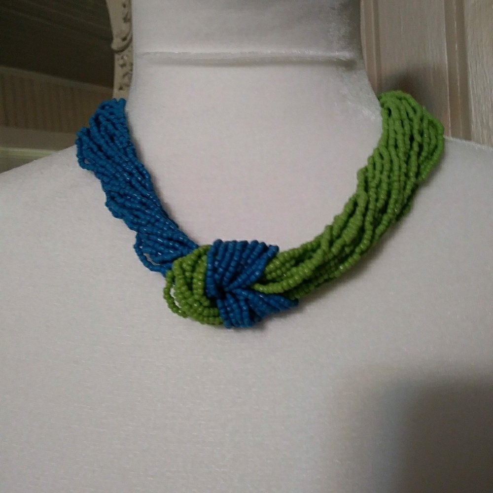 💝 80's Blue and Green Bead Necklace